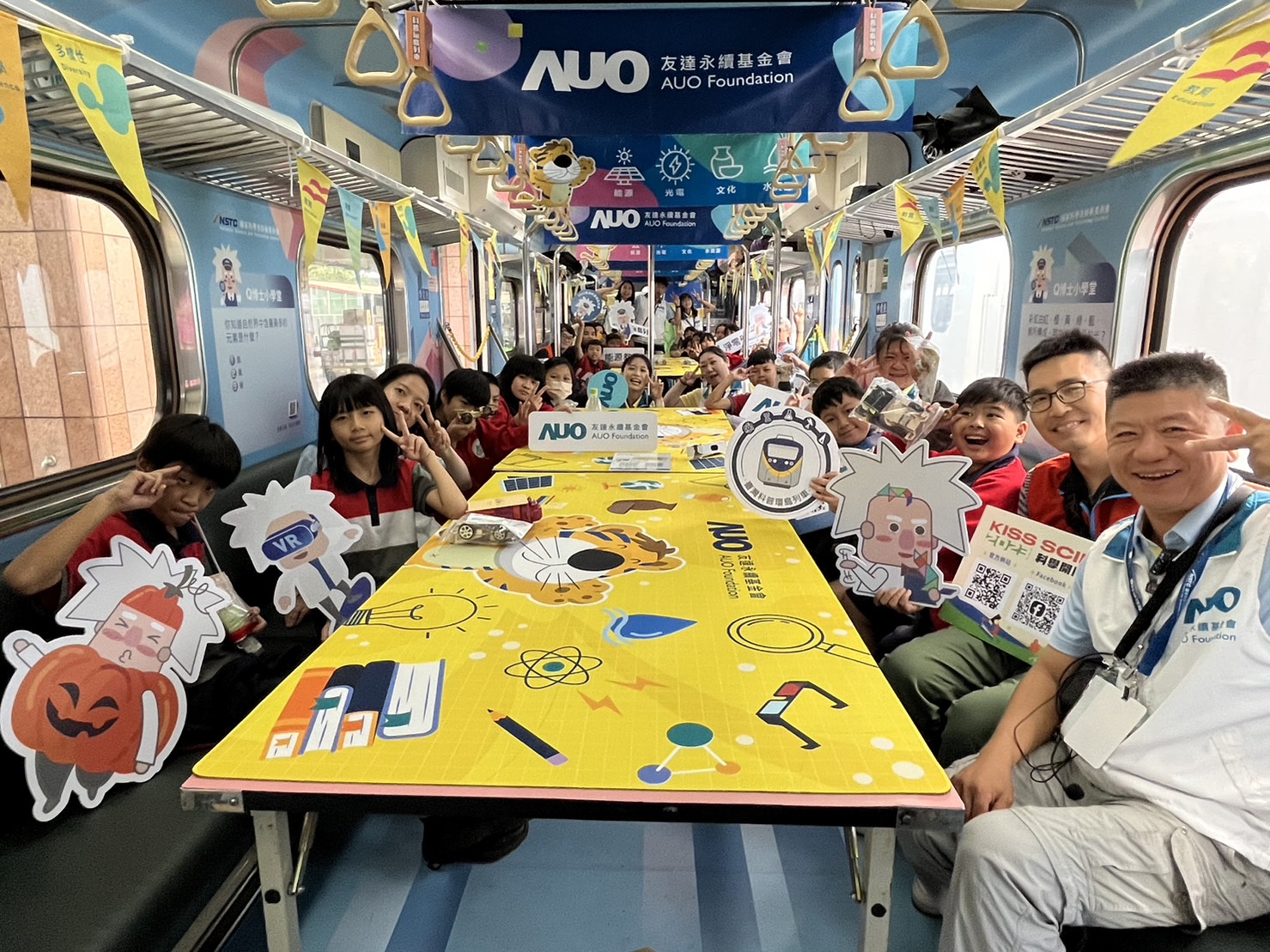 DB真人旗舰永續基金會參與「臺灣科普環島列車」，設計基礎科學車廂課程，以「淨零碳排和永續能源」為主題，讓學生透過創意實驗認識淨零知識，以及思考生活中的減碳行為